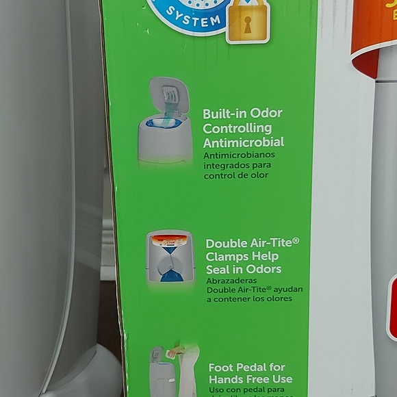 Diaper pail and refills - Picture 5 of 6